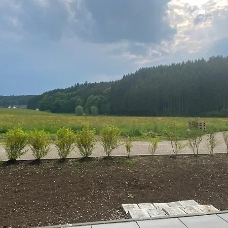 Mit Garten *